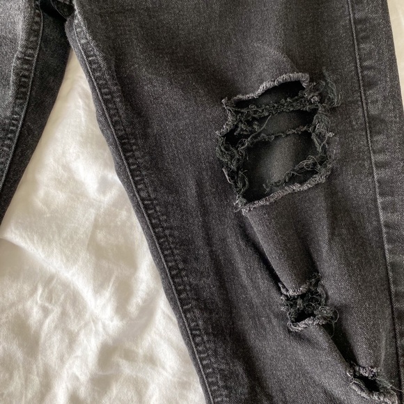 2/$40💜 CLOSET CLEAN OUT: Black ripped skinny jeans - Picture 4 of 7